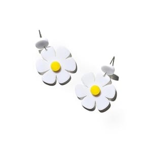 White Daisy Acrylic Earrings – Cute Floral Statement Jewelry
